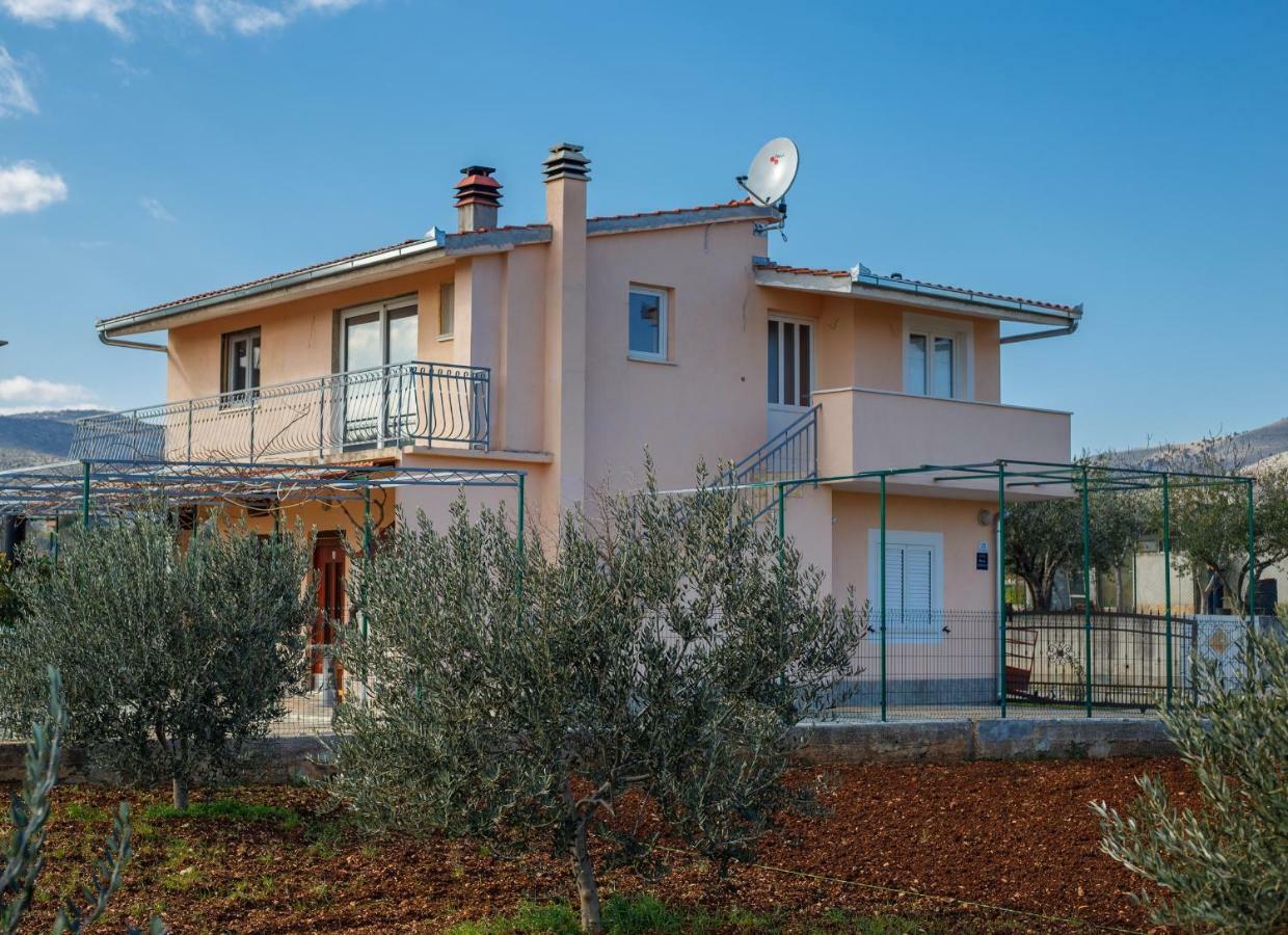 Guest House Pelja Plano Экстерьер фото